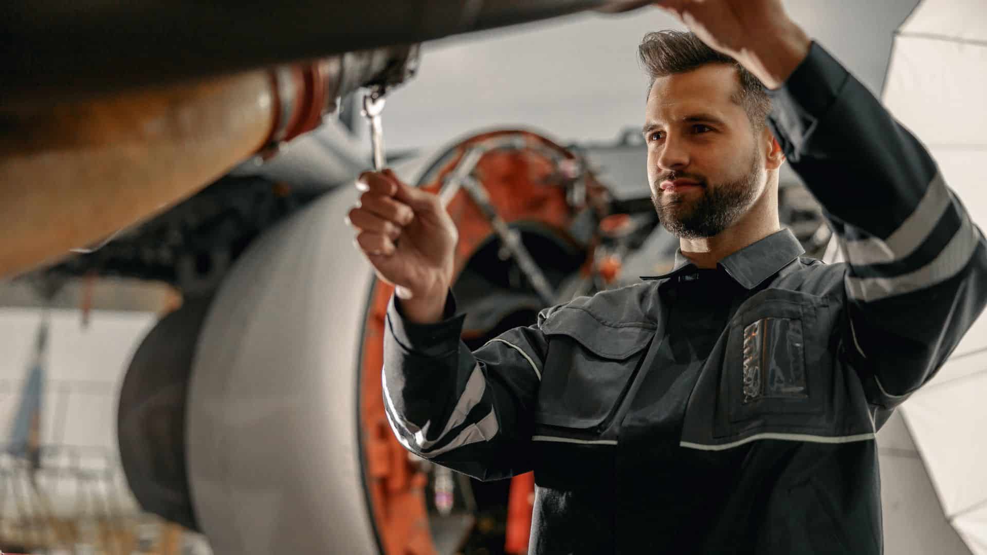 Szerszámcserélő lakatos